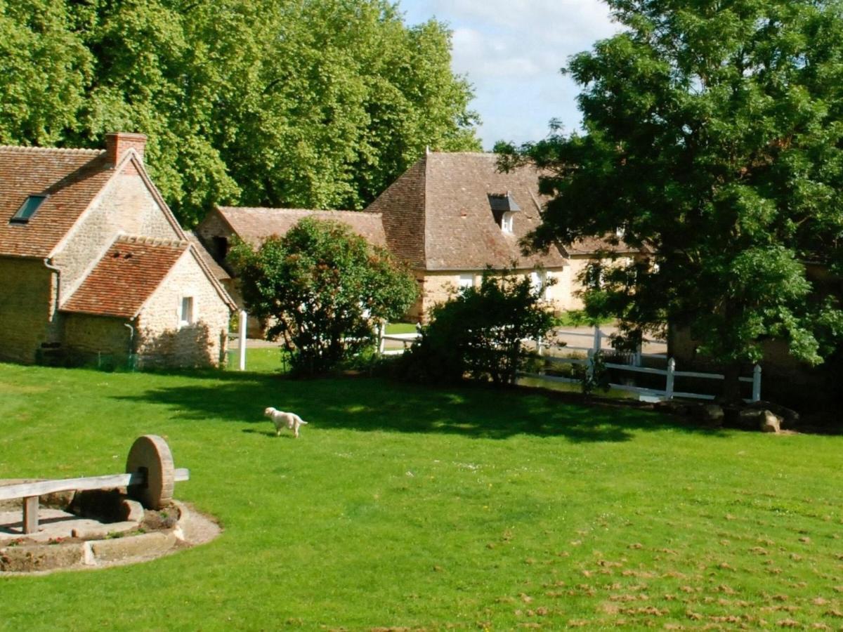 Gite Charmant Avec Piscine Chauffee, Tennis Et Jardin Pres De Beaumont-Sur-Sarthe - Fr-1-410-214 Villa Maresché Eksteriør bilde