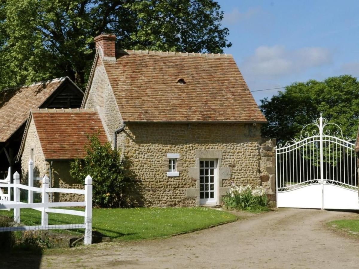 Gite Charmant Avec Piscine Chauffee, Tennis Et Jardin Pres De Beaumont-Sur-Sarthe - Fr-1-410-214 Villa Maresché Eksteriør bilde